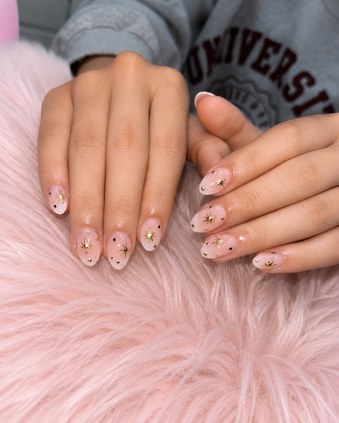 Nude con estrellas doradas