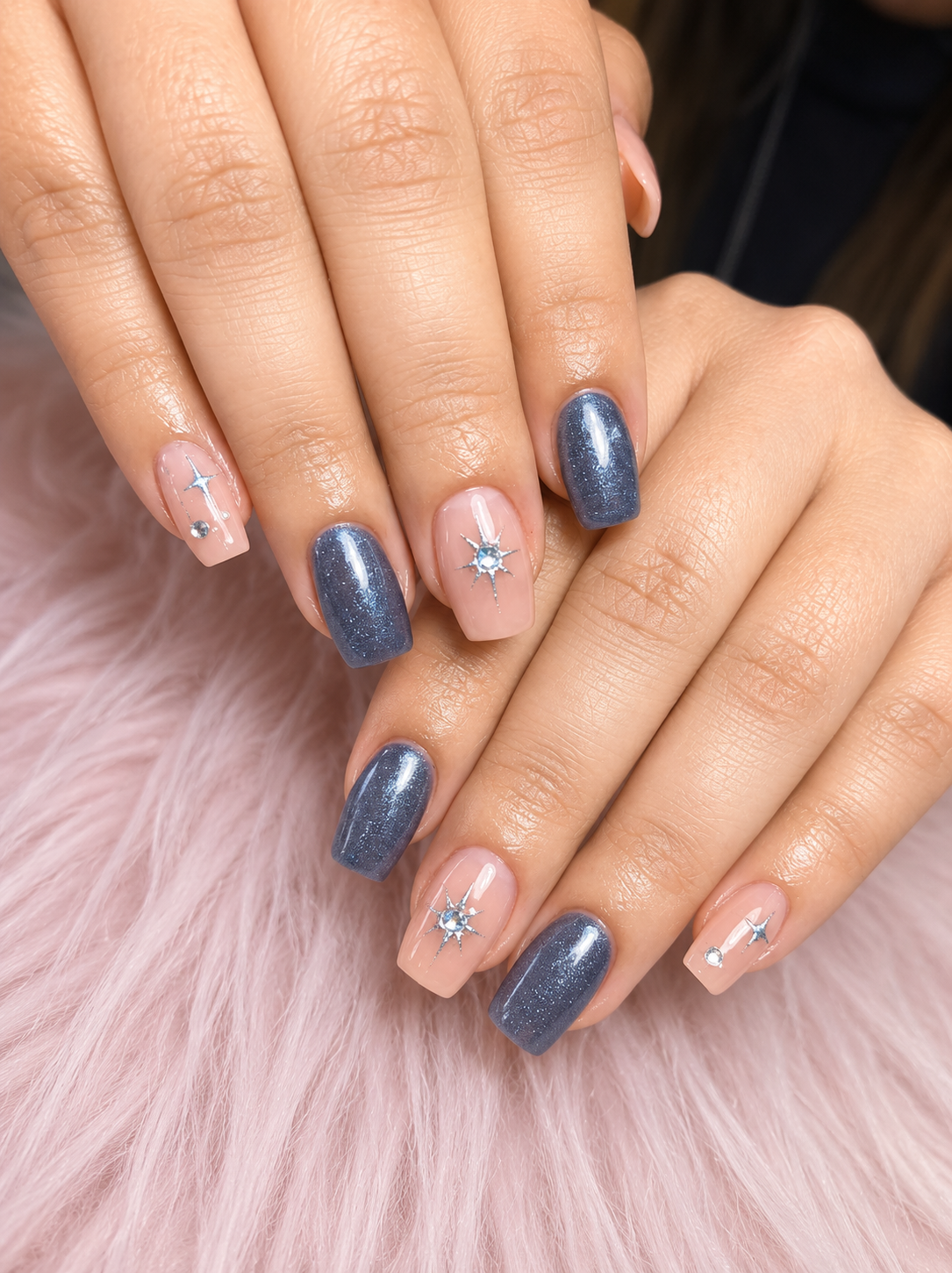 Perlas y Swarovski en uñas